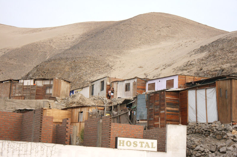 Miles de casas en Ventanilla esperan aun el agua y la luz para una mejor calidad de vida