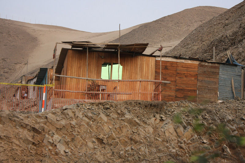 Miles de casas en Ventanilla esperan aun el agua y la luz para una mejor calidad de vida