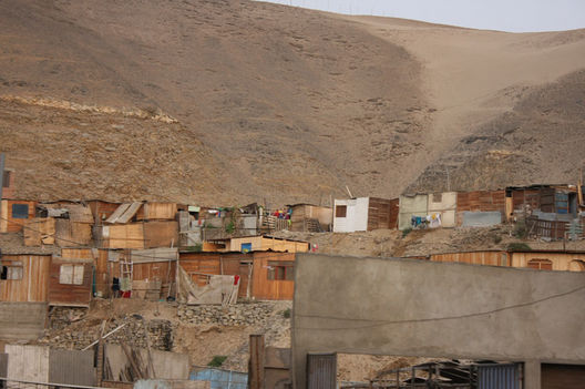 Miles de casas en Ventanilla esperan aun el agua y la luz para una mejor calidad de vida