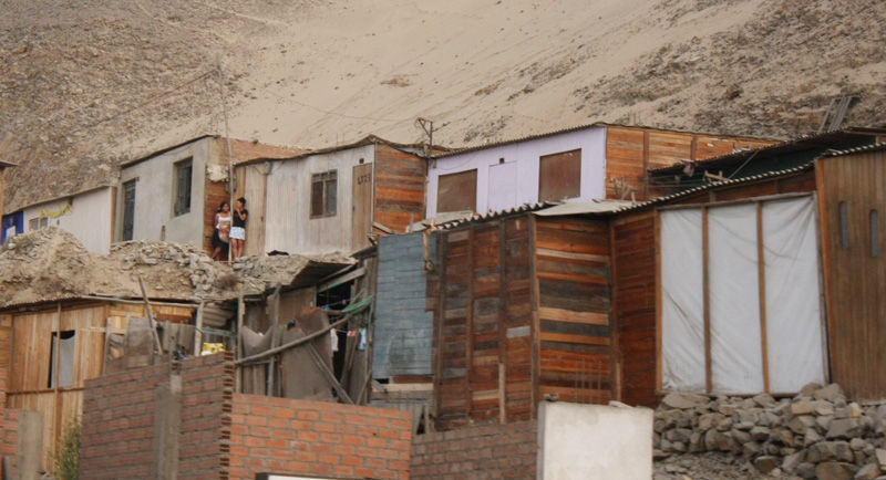 Miles de casas en Ventanilla esperan aun el agua y la luz para una mejor calidad de vida