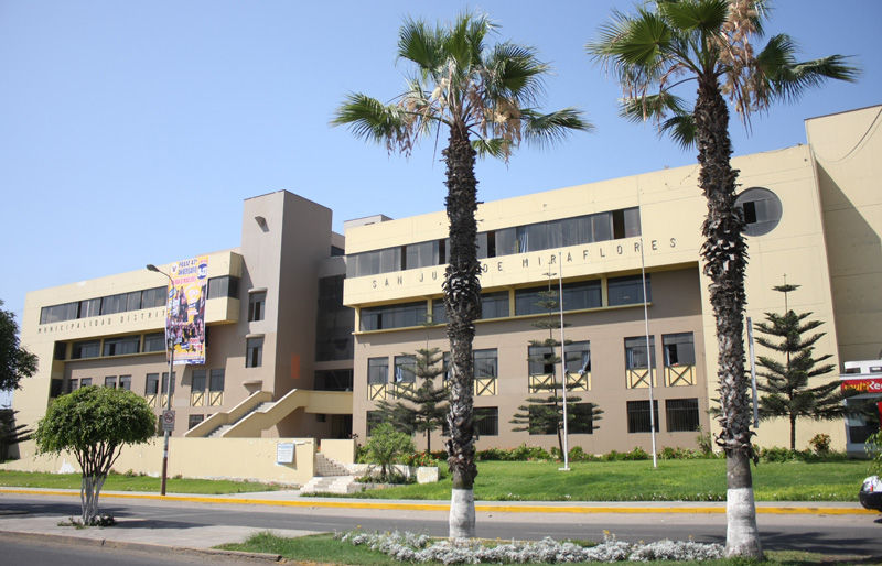 Renovada y moderna sede de la municipalidad del distrito de San Juan de Miraflores