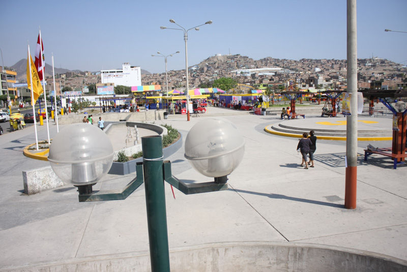 Renovada Plaza de Armas luce la municipalidad de San Juan Miraflores