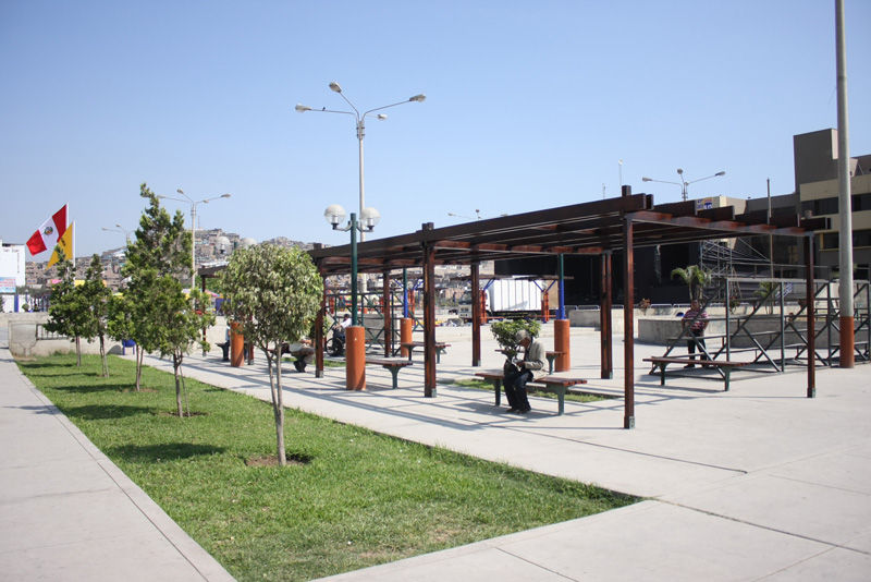 Renovada Plaza de Armas luce la municipalidad de San Juan Miraflores