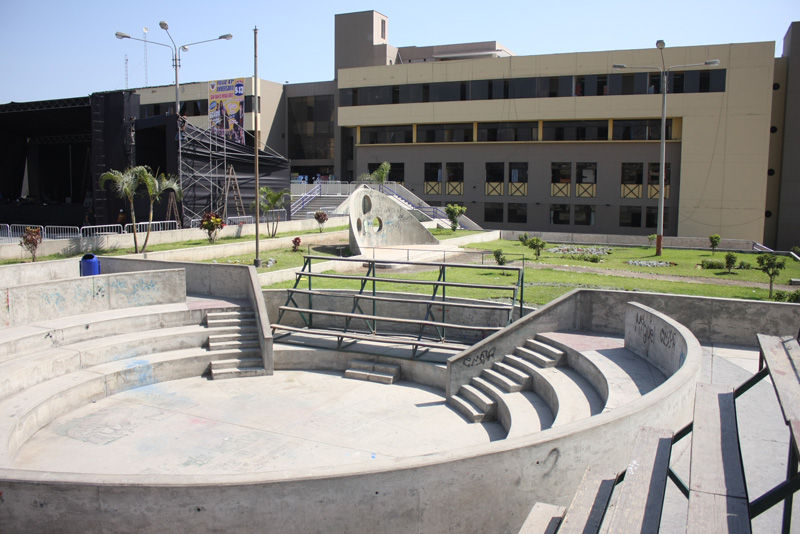 Renovada Plaza de Armas luce la municipalidad de San Juan Miraflores