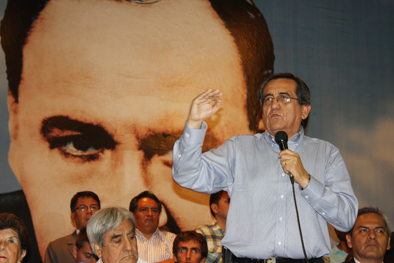 Un animado Jorge del Castillo declaró tras participar en su acto de desagravio en la llamada Casa del Pueblo