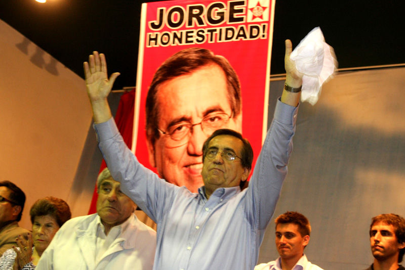Un animado Jorge del Castillo declaró tras participar en su acto de desagravio en la llamada Casa del Pueblo