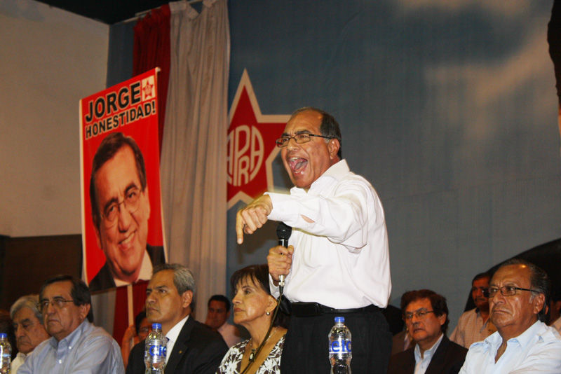 Carlos Roca dio discurso en el acto de desagravio a Jorge del Castillo en la Casa del Pueblo