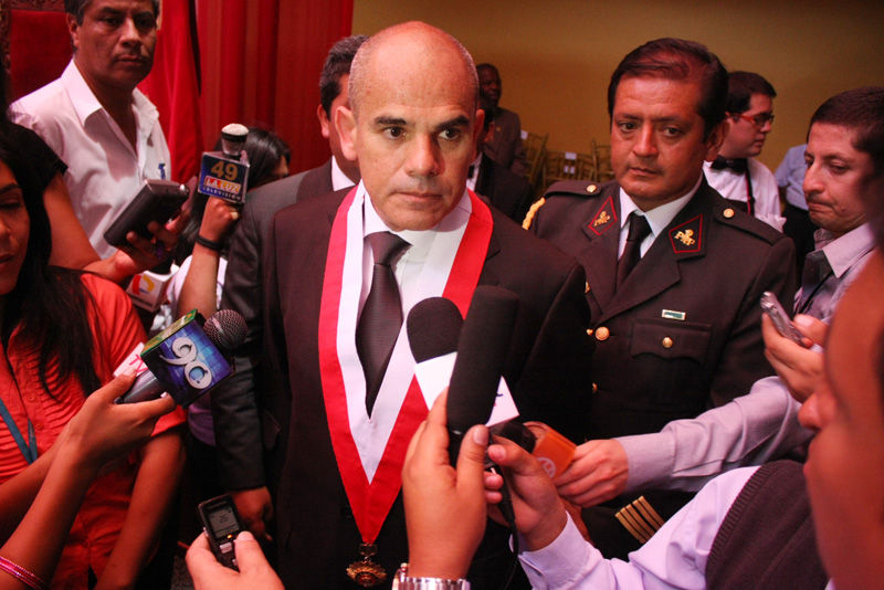 El magistrado Ernesto Álvarez Miranda juramentó como presidente del Tribunal Constitucional
