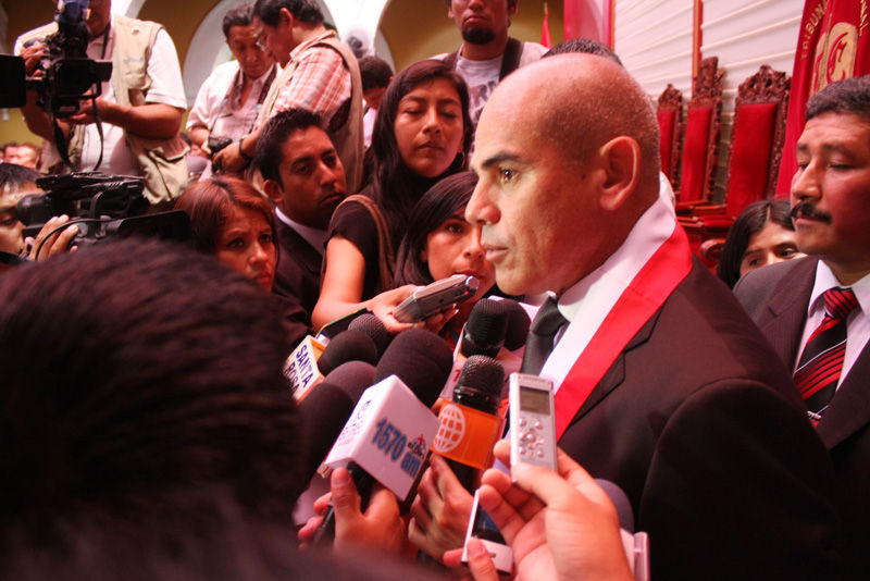 El magistrado Ernesto Álvarez Miranda juramentó como presidente del Tribunal Constitucional