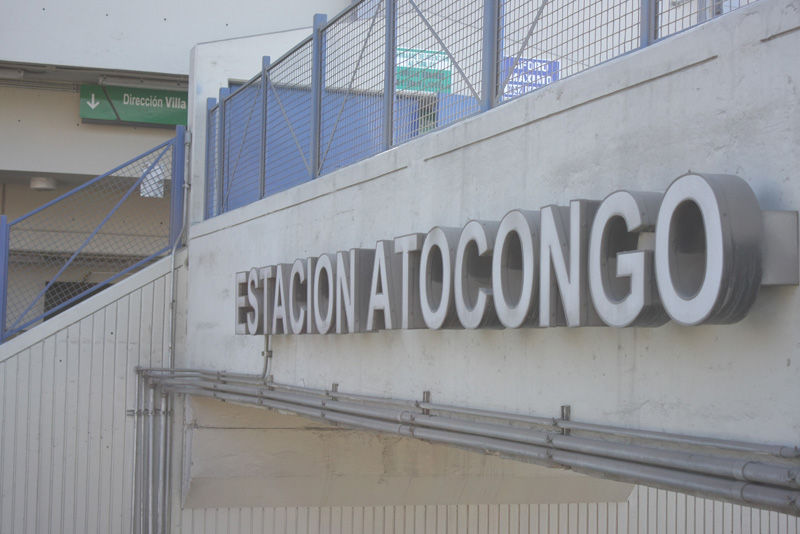 Miles de pobladores de San Juan de Miraflores transitan diariamente por el Puente Atocongo