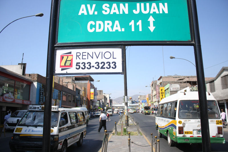 La cuadra once de la avenida San Juan de Miraflores es una de las más concurridas del distrito