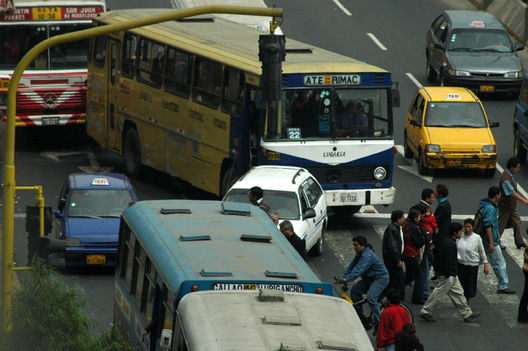 Transito Vehicular en la Avenida Abancay