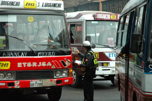 Transito Vehicular en la Avenida Abancay