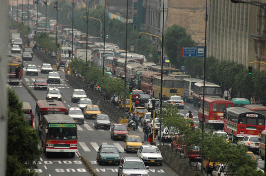 Transito Vehicular en la Avenida Abancay