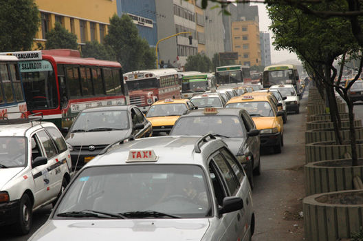 Transito Vehicular en la Avenida Abancay