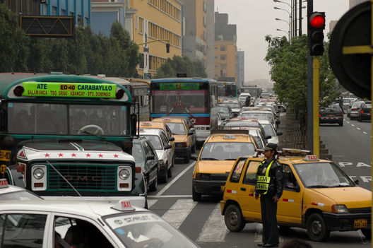 Transito Vehicular en la Avenida Abancay