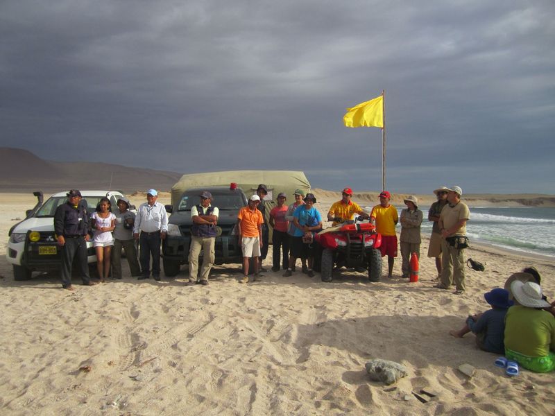 Aficionados se dan cita en Nasca para observar a los competidores del Dakar 2012 a su paso por nuestro país.