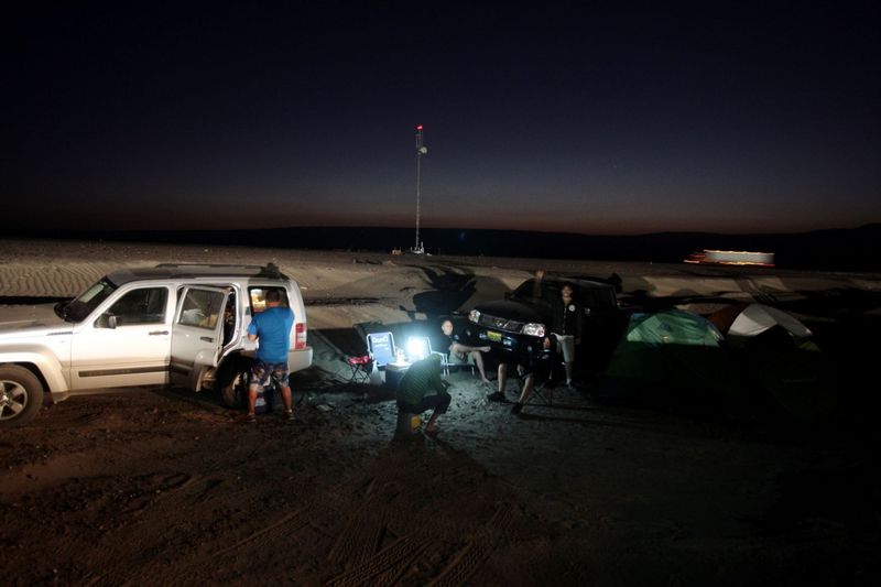 Aficionados se dan cita en Nasca para observar a los competidores del Dakar 2012 a su paso por nuestro país.