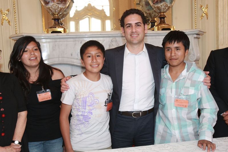 Susana Villarán y el tenor Juan Diego Flores juntos gracias al Concierto Inaugural de la Orquesta Sinfónica Juvenil en el Perú.