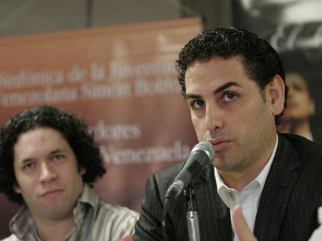 Susana Villarán y el tenor Juan Diego Flores juntos gracias al Concierto Inaugural de la Orquesta Sinfónica Juvenil en el Perú.