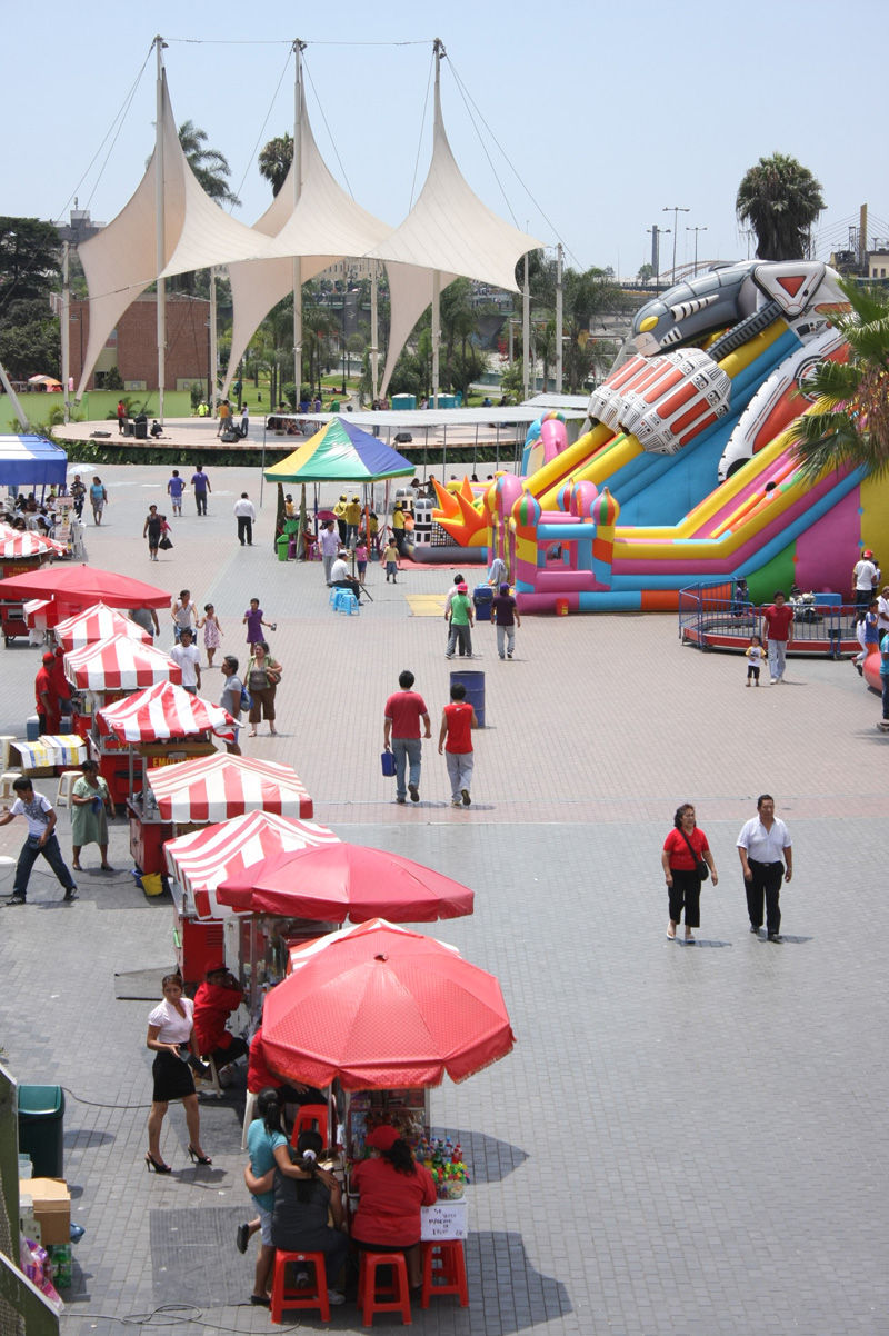 El Parque de la Muralla se ha convertido en uno de los más concurridos atractivos turísticos de la ciudad de Lima