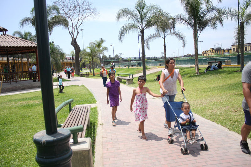El Parque de la Muralla se ha convertido en uno de los más concurridos atractivos turísticos de la ciudad de Lima