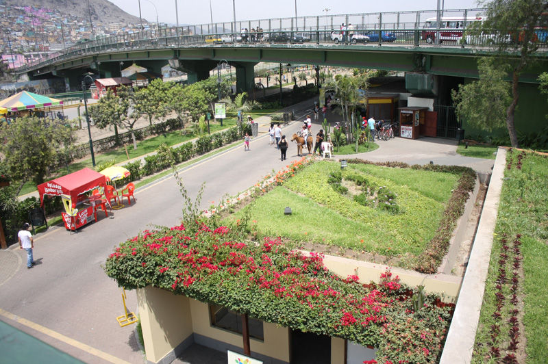 El Parque de la Muralla se ha convertido en uno de los más concurridos atractivos turísticos de la ciudad de Lima