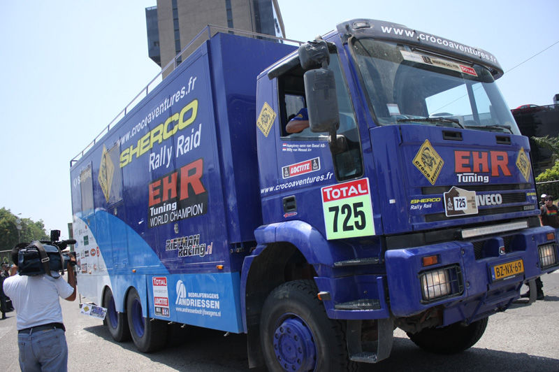 Autos, cuatrimotos, camionetas y motos que participaron en el Rally Dakar 2012 permanecieron en el Campo de Marte, en Lima.