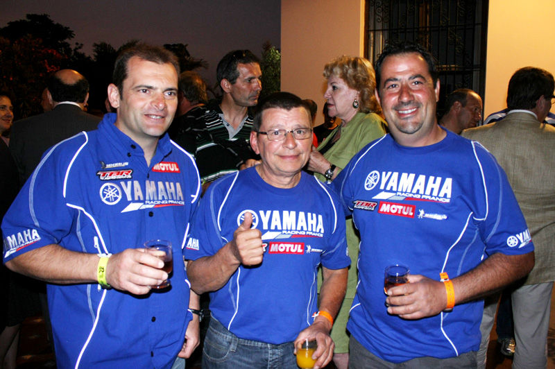 El embajador de Francia, Jean-Jacques Beaussou, rindió homenaje a los pilotos franceses que participaron en el Rally Dakar 2012.