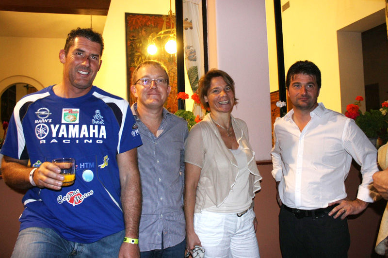 El embajador de Francia, Jean-Jacques Beaussou, rindió homenaje a los pilotos franceses que participaron en el Rally Dakar 2012.