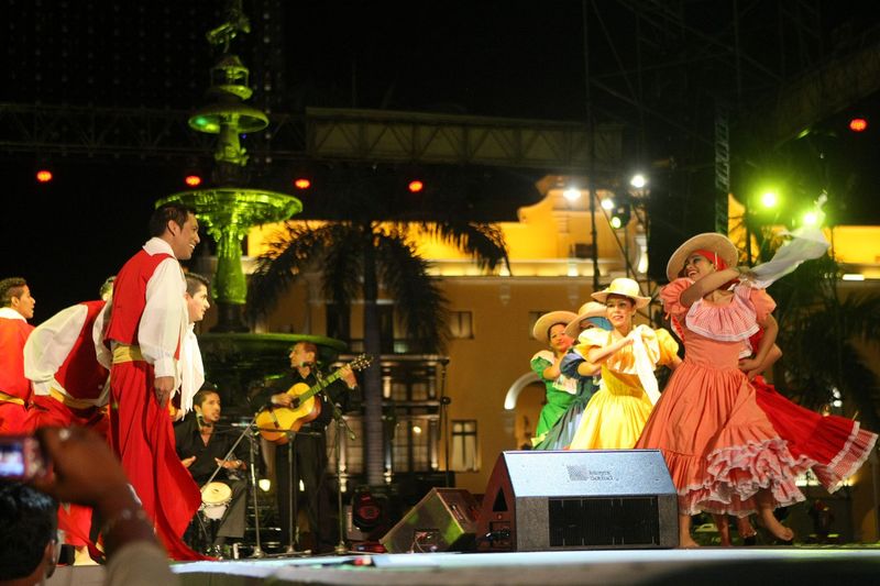 Serenata por 477 Aniversario de Lima se celebró con bailes típicos en Plaza de Armas.