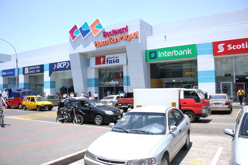 Plaza San Miguel es el primer Centro Comercial del Perú creado para satisfacer las exigencias de los clientes limeños.