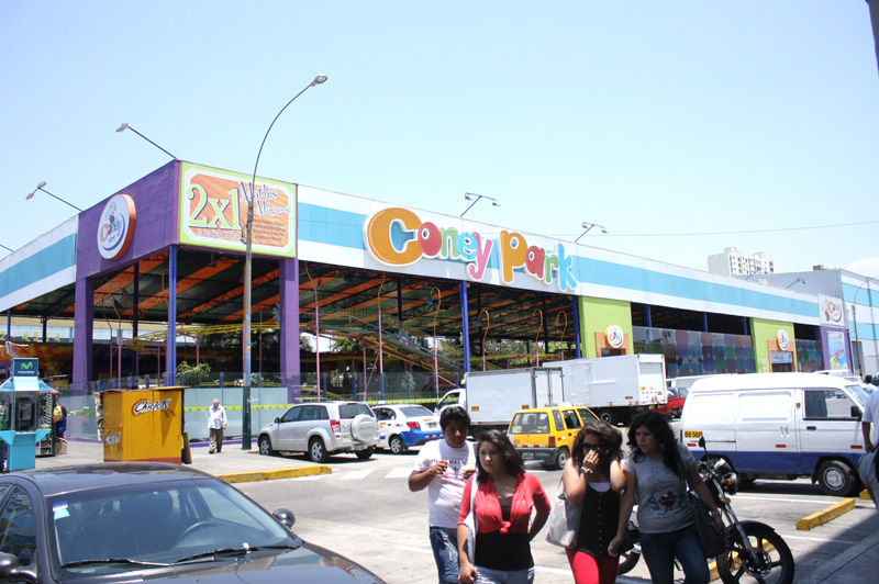 Plaza San Miguel es el primer Centro Comercial del Perú creado para satisfacer las exigencias de los clientes limeños.