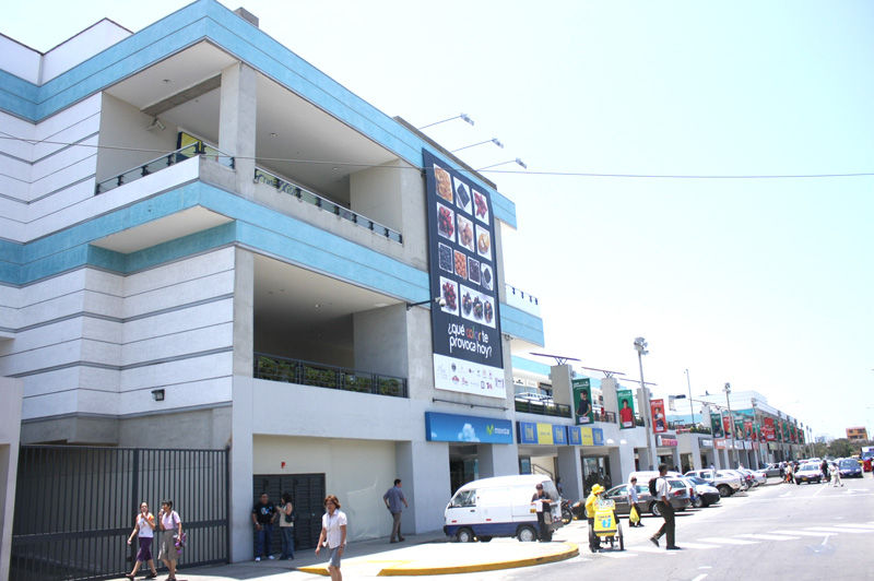 Plaza San Miguel es el primer Centro Comercial del Perú creado para satisfacer las exigencias de los clientes limeños.