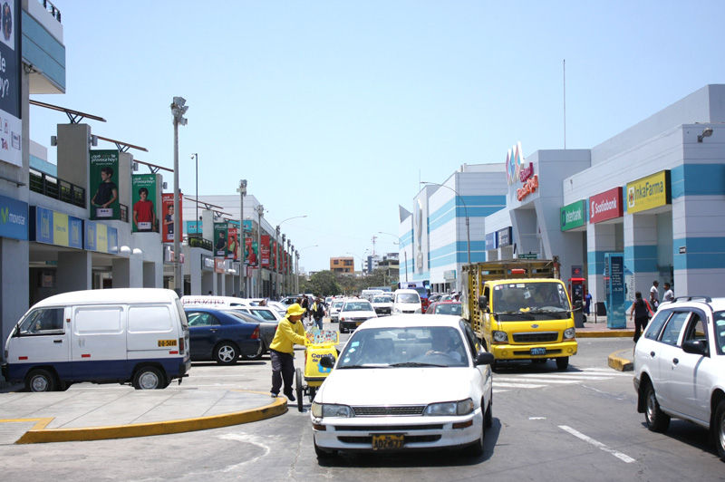 Plaza San Miguel es el primer Centro Comercial del Perú creado para satisfacer las exigencias de los clientes limeños.