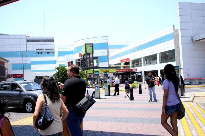 Plaza San Miguel es el primer Centro Comercial del Perú creado para satisfacer las exigencias de los clientes limeños.