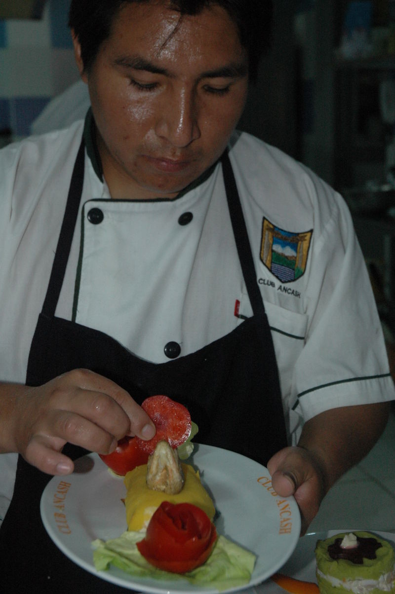 La Causa Rellena es uno de los platos típicos en el Perú profundo y es una de las entradas más solicitadas en todo buffet.