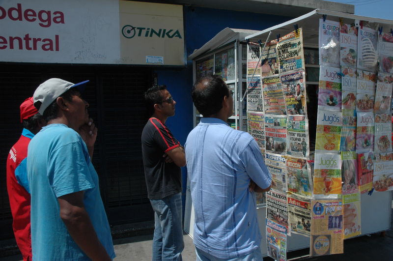 No falta en ninguna esquina o barrio de la ciudad un surtido puesto de periódicos con la más variada información.