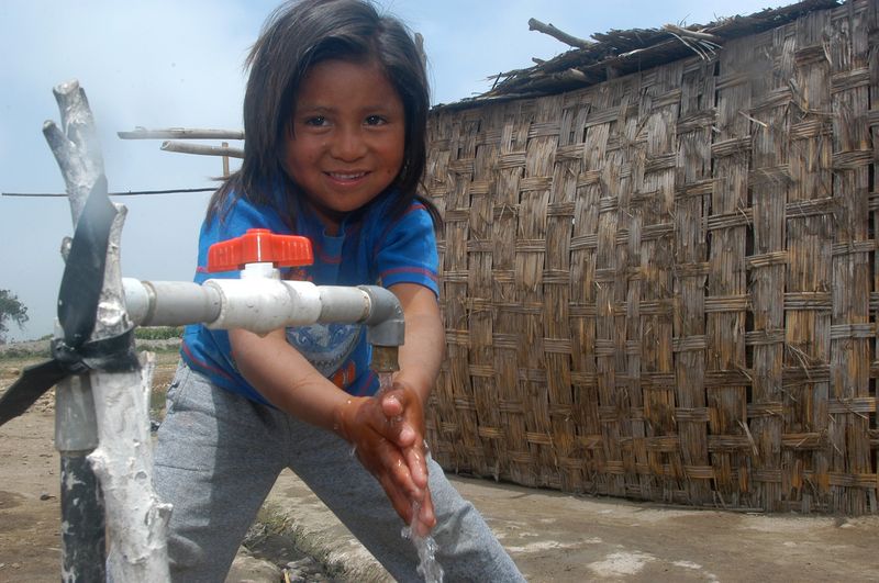 Programa 'Agua Para Todos' busca extender el servicio de agua potable y alcantarillado al 95 por ciento de hogares de Lima.
