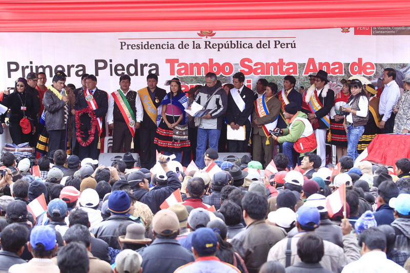 Primera Dama colocó en Puno primera piedra de Centros de Provisión de Servicios Básicos.