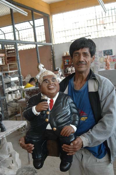 Penal de Lurigancho internos elaborando trabajos de ceramicas