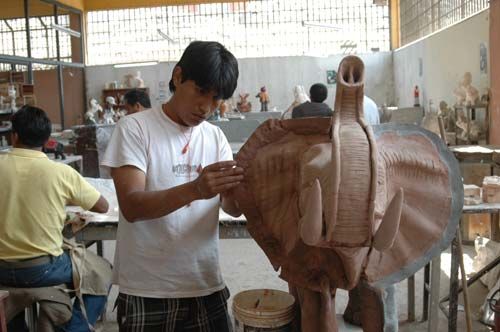 Penal de Lurigancho internos elaborando trabajos de ceramicas