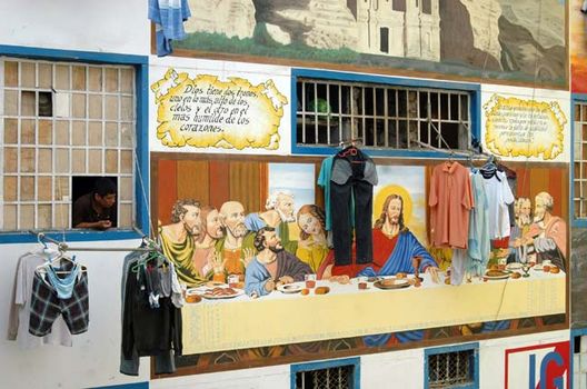 Penal de Lurigancho internos elaborando trabajos de ceramicas