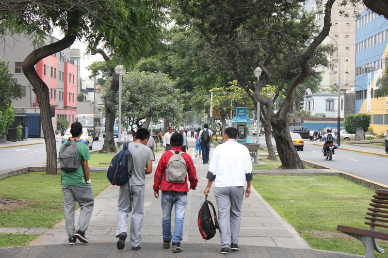 La Avenida Arequipa es una de las principales de la ciudad: sus 52 cuadras encuentran un inicio en el barrio de Santa Beatriz