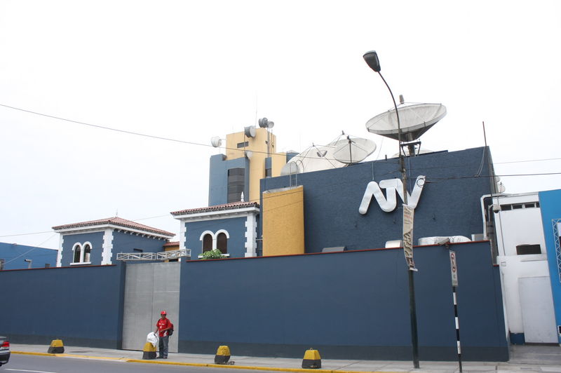 Imágenes del frontis del local del grupo ATV, que agrupa en su señal abierta a ATV y a ATV+.