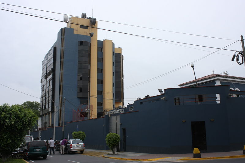 Imágenes del frontis del local del grupo ATV, que agrupa en su señal abierta a ATV y a ATV+.