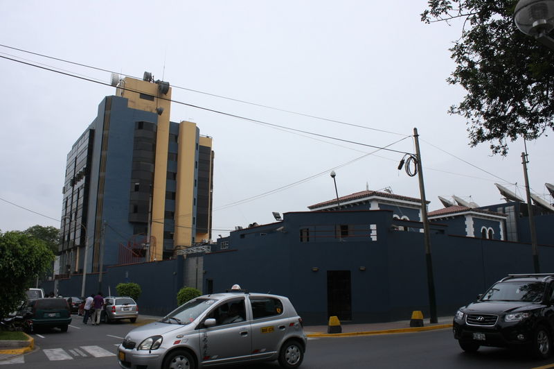Imágenes del frontis del local del grupo ATV, que agrupa en su señal abierta a ATV y a ATV+.