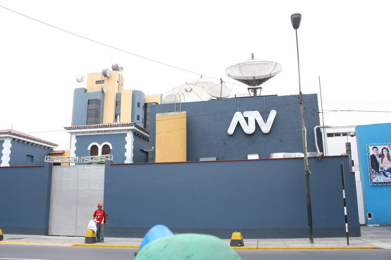 Imágenes del frontis del local del grupo ATV, que agrupa en su señal abierta a ATV y a ATV+.
