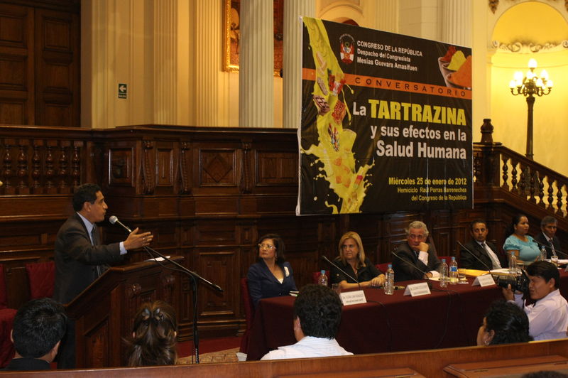 El congresista Mesías Guevara Amansifuén presenta proyecto de ley sobre la tartrazina y su efecto en la salud humana.