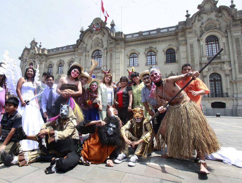 Lanzamiento del Carnaval de Rioja, en Palacio de Gobierno. Danza representa el día del Corpus Christi, donde se refleja la lucha entre el Bien y el Mal